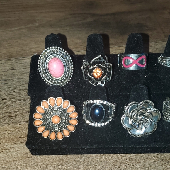 Stylish Assorted Rings Set - Picture 3 of 4